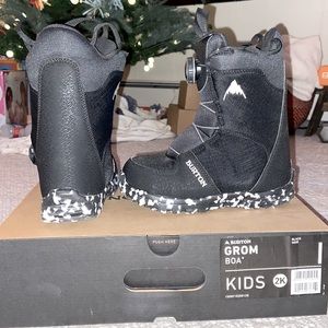Burton Snowboard Boots Size 2 kids [Grom Boa]